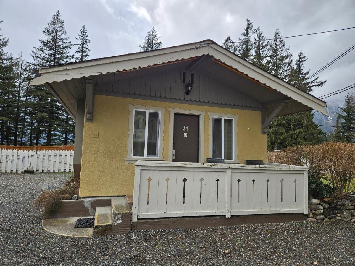 Swiss Chalets Motel Hope Exterior foto