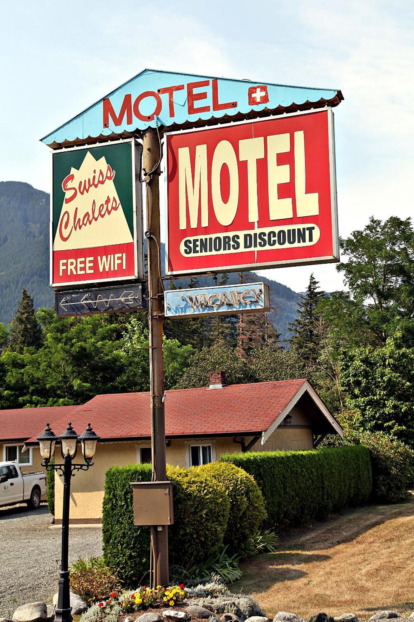 Swiss Chalets Motel Hope Exterior foto