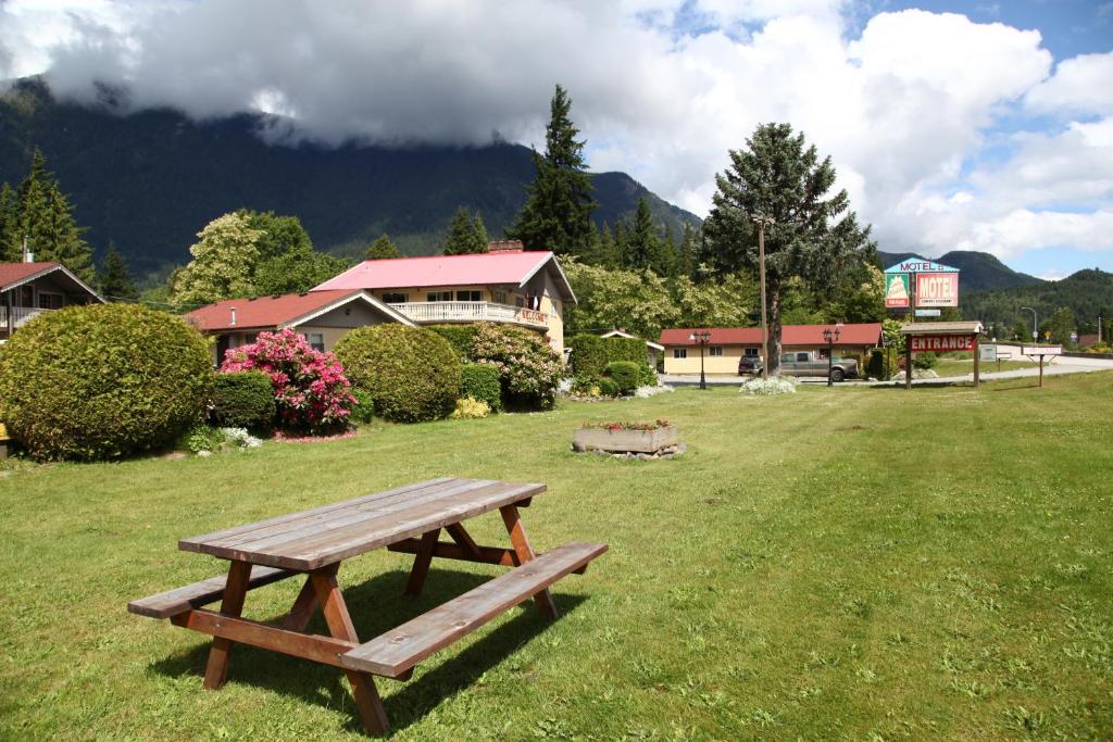 Swiss Chalets Motel Hope Exterior foto